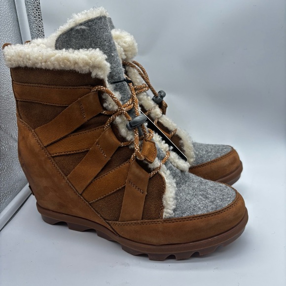 SOREL Joan of Arctic II Cozy Genuine Shearling Wedge Booties Size 9.5 Boots - Picture 3 of 10